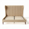 Letto matrimoniale con testiera imbottita in tessuto beige dimensioni 200 x 160 x 120cm